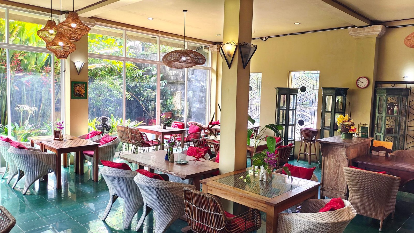 Jaansan Bali Restaurant Nusa Dua inside restaurant near immigration office